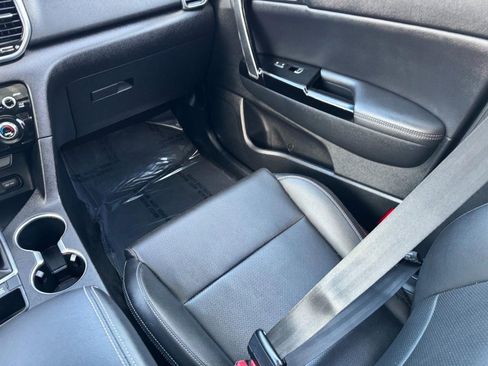 Used 2022 Kia Sportage EX image 18