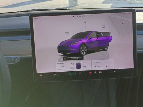 Used 2023 Tesla Model Y Long Range AWD/4WD image 23