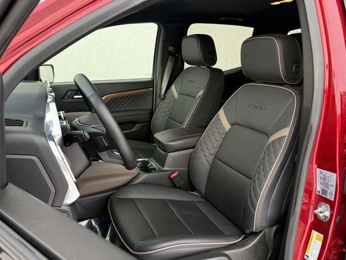 Used 2024 GMC Canyon Denali image 15