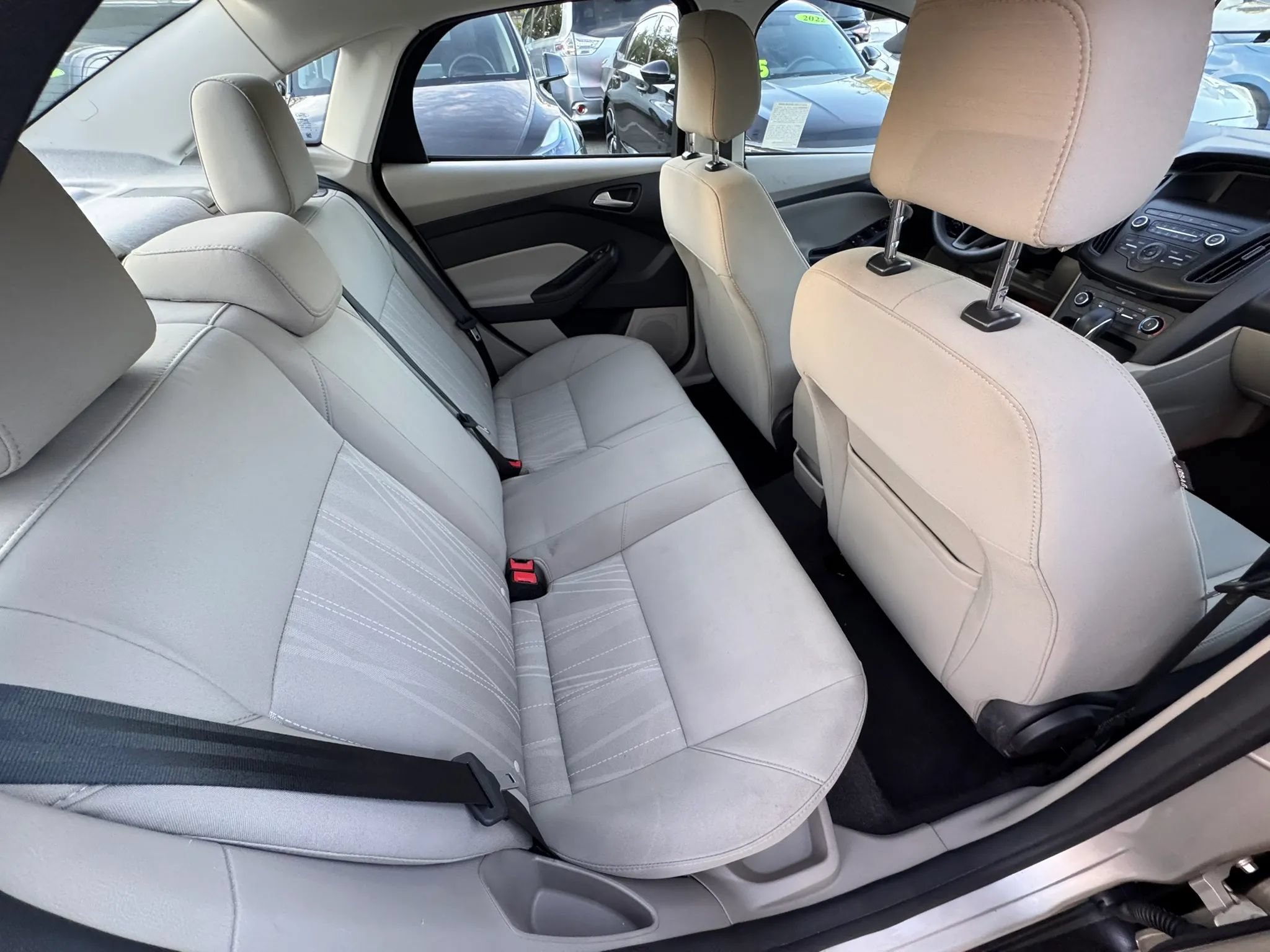 Used 2018 Ford Focus SE FWD image 14