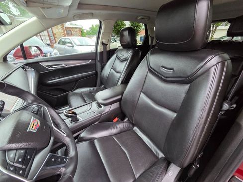 Used 2017 Cadillac XT5 Luxury w/ Driver Awareness Package FWD image 11