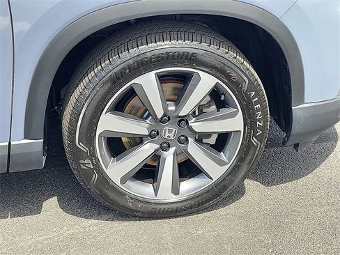 Used 2025 Honda Pilot Touring image 8