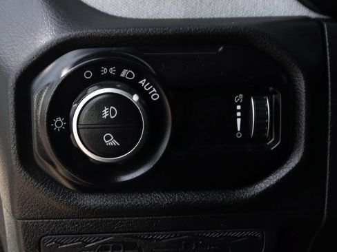 Used 2025 Jeep Gladiator Sport AWD/4WD image 18