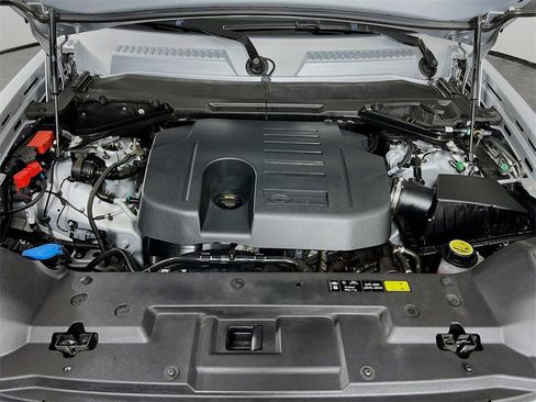 Used 2023 Land Rover Defender 110 X-Dynamic SE image 32