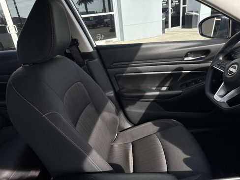 Used 2025 Nissan Altima 2.5 SV image 13