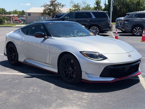 Used 2025 Nissan Z NISMO w/ Floor Mat Package RWD image 3
