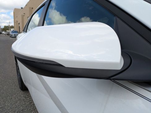 Used 2025 Hyundai Elantra Limited image 12