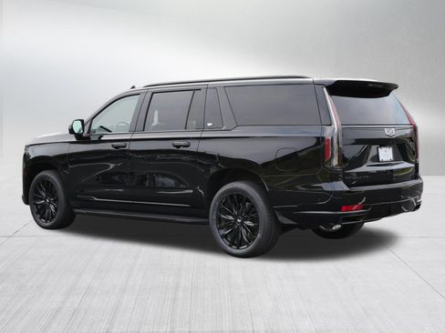 Certified 2023 Cadillac Escalade ESV Premium Luxury w/ Performance Package AWD/4WD image 4
