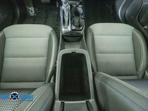 Used 2025 Chevrolet Trax LT FWD image 30