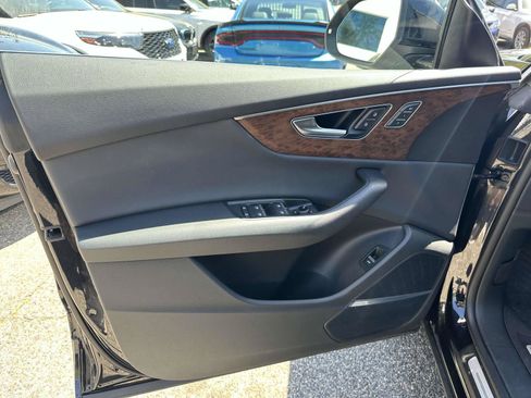 Used 2019 Audi Q8 Premium Plus w/ Premium Plus AWD/4WD image 11