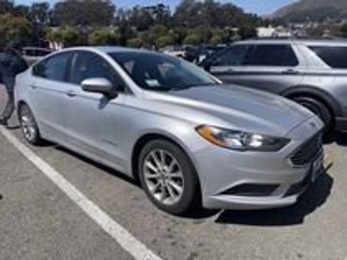 Used 2017 Ford Fusion SE FWD image 3