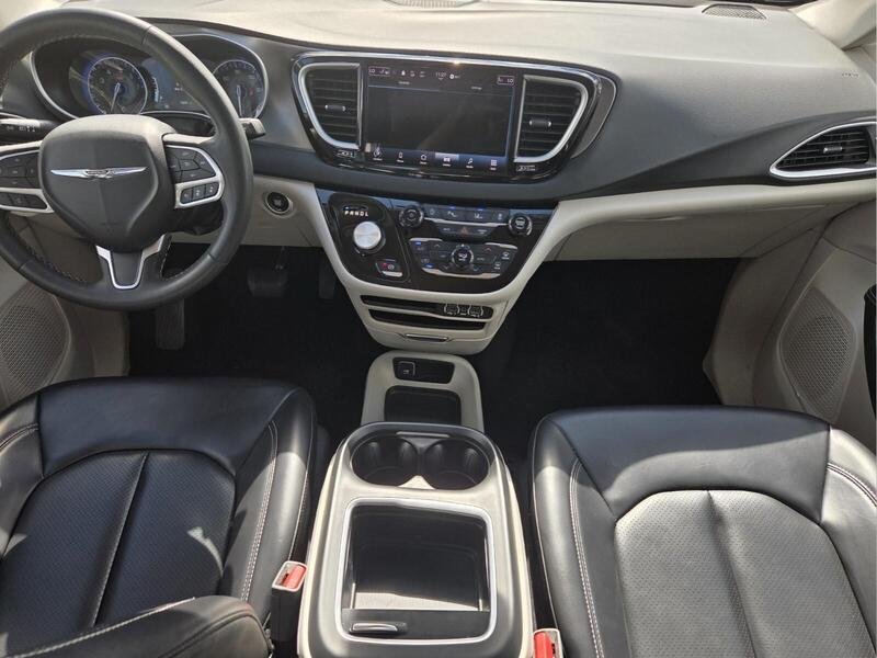 Certified 2023 Chrysler Pacifica Touring-L FWD image 16