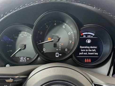 Certified 2026 Porsche Macan AWD/4WD image 13