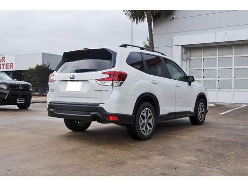 Used 2020 Subaru Forester Premium w/ Popular Package #1 AWD/4WD image 4