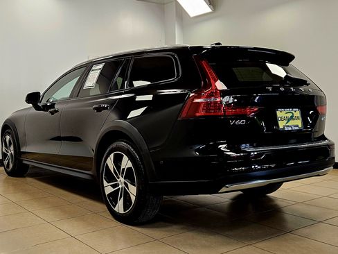 Used 2024 Volvo V60 B5 Cross Country Plus image 5