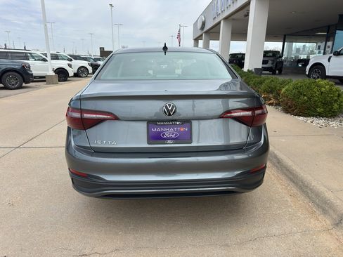 Used 2024 Volkswagen Jetta S image 9