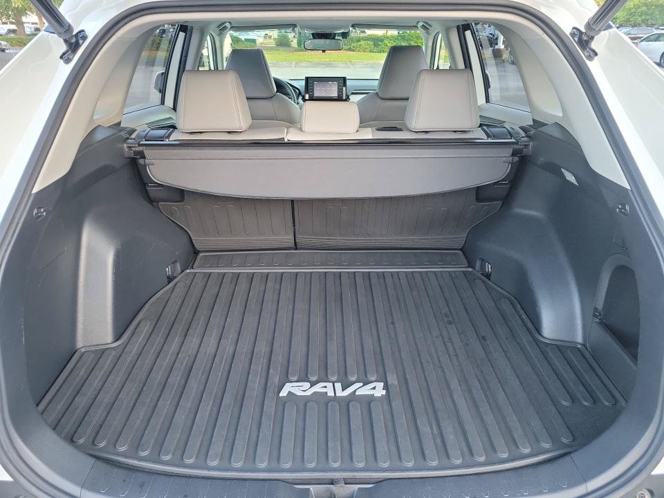 Used 2021 Toyota RAV4 XLE Premium AWD/4WD image 19