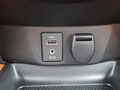 Used 2017 Nissan Rogue SL w/ SL Premium Package image 24