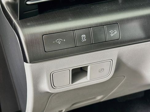 Used 2025 Hyundai Kona SEL FWD image 17