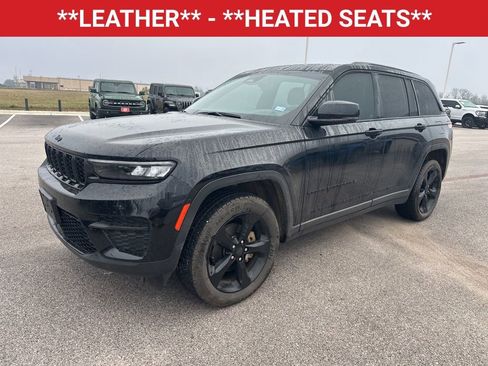 Used 2023 Jeep Grand Cherokee Altitude image 3