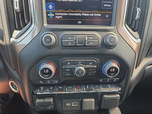 Used 2022 Chevrolet Silverado 2500 High Country w/ Z71 Off-Road Package AWD/4WD image 23