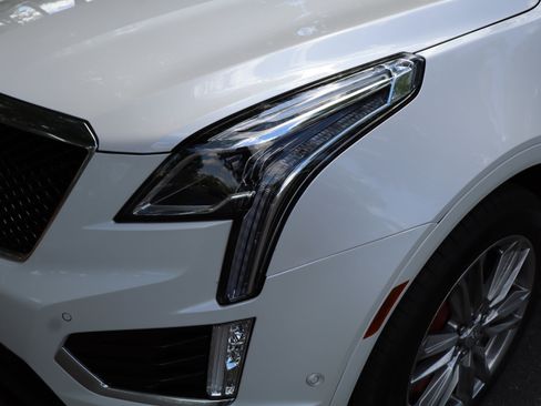 Used 2023 Cadillac XT5 Sportv w/ Technology Package image 14