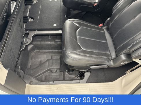Used 2023 Chrysler Pacifica Touring-L FWD image 35