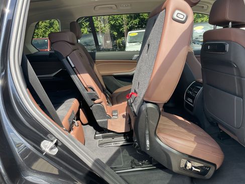 Used 2023 BMW X7 xDrive40i w/ Parking Assistance Package image 27