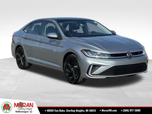 Certified 2025 Volkswagen Jetta SE w/ Sunroof Package FWD image 7