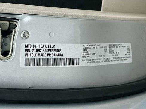 Used 2023 Chrysler Pacifica Touring-L image 33