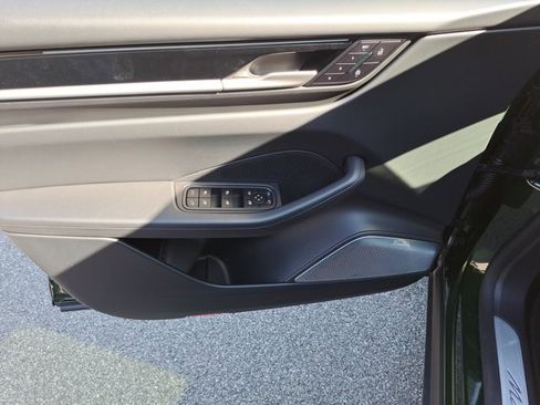 Certified 2025 Porsche Macan 4 Electric image 27