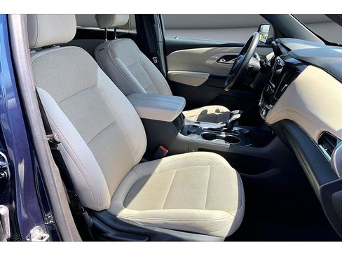 Used 2022 Chevrolet Traverse LS AWD/4WD image 9