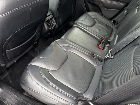 Used 2014 Jeep Cherokee Limited w/ Luxury Group AWD/4WD image 14