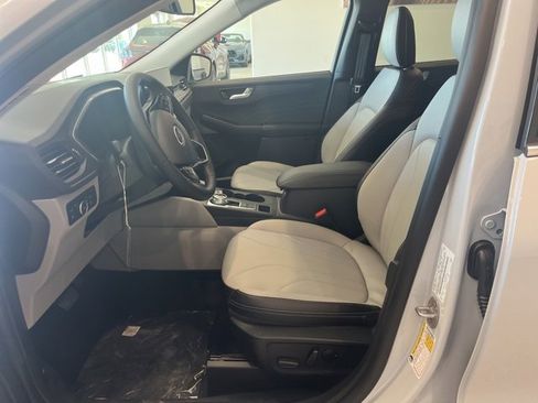 New 2025 Ford Escape SE w/ PHEV Premium Package image 9