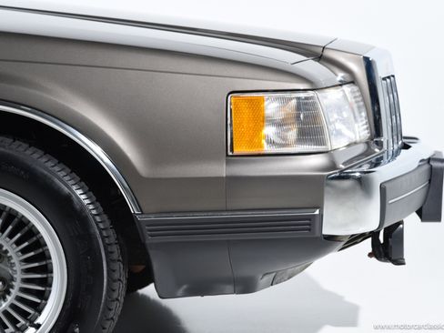 Used 1988 Lincoln Mark VII LSC RWD image 12
