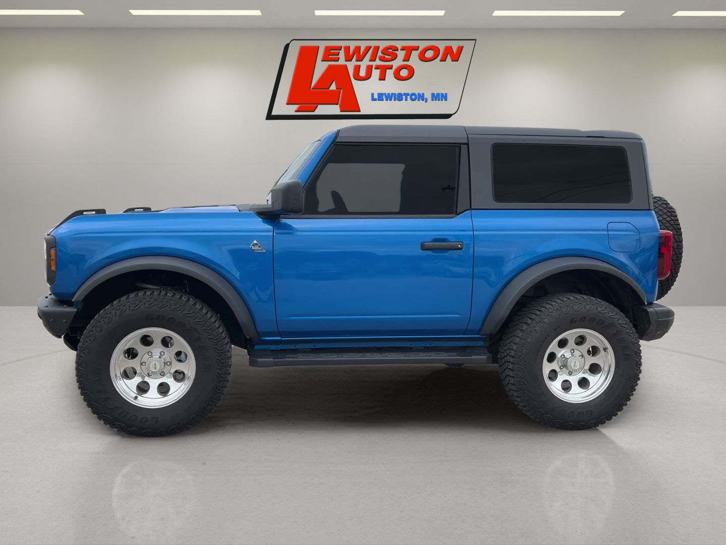 Used 2022 Ford Bronco Black Diamond w/ Sasquatch Package AWD/4WD image 2