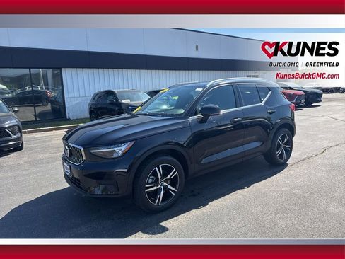 Used 2025 Volvo XC40 B5 Core AWD/4WD image 10