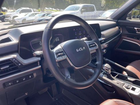 Used 2024 Kia Telluride EX w/ EX Captain's Chair Package FWD image 8