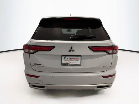 Used 2023 Mitsubishi Outlander SE FWD image 6