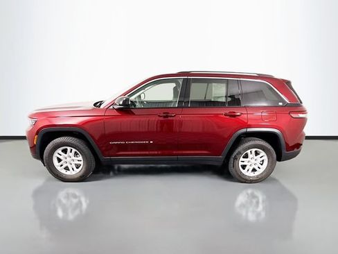 Used 2023 Jeep Grand Cherokee Laredo AWD/4WD image 4