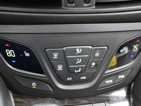 Used 2020 Buick Envision Essence FWD image 43