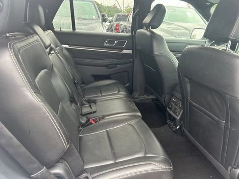 Used 2019 Ford Explorer Limited w/ Equipment Group 301A AWD/4WD image 8