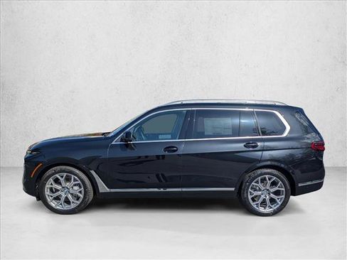 Used 2025 BMW X7 xDrive40i w/ Premium Package AWD/4WD image 9