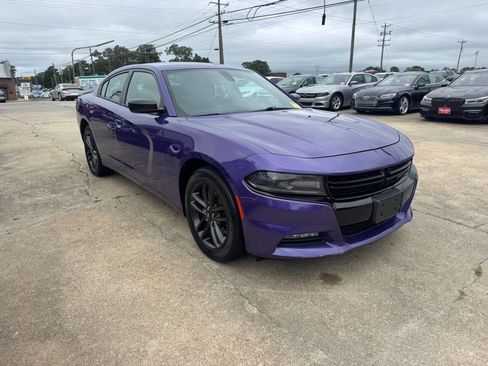 Used 2019 Dodge Charger SXT w/ Blacktop Package image 4