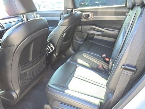 Used 2022 Kia Sorento S image 22