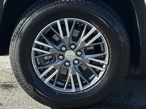 Used 2025 Chevrolet Traverse LT image 7