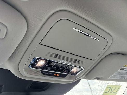 New 2026 Lincoln Aviator AWD w/ Jet Appearance Package image 32