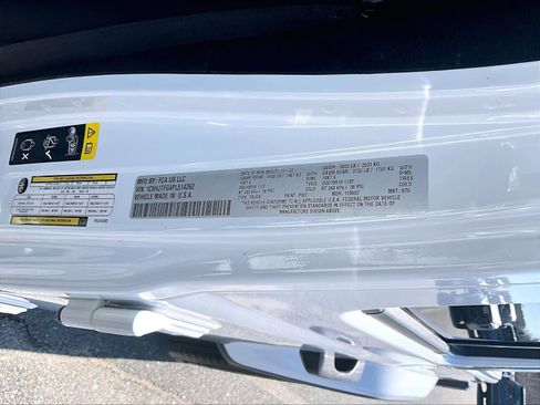 Used 2023 Jeep Gladiator Overland AWD/4WD image 37