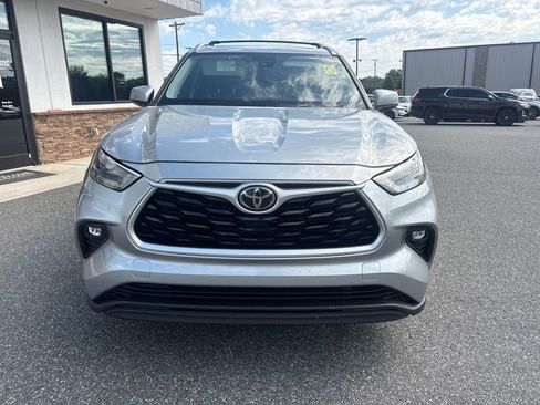 Used 2020 Toyota Highlander XLE AWD/4WD image 10