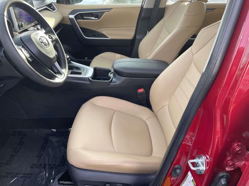 Used 2025 Toyota RAV4 XLE Premium image 22